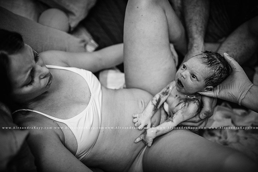 Labor_Delivery_And_Postpartum_Photos_That_Capture_The_Beauty_Of_Birth__7-824x550.jpg