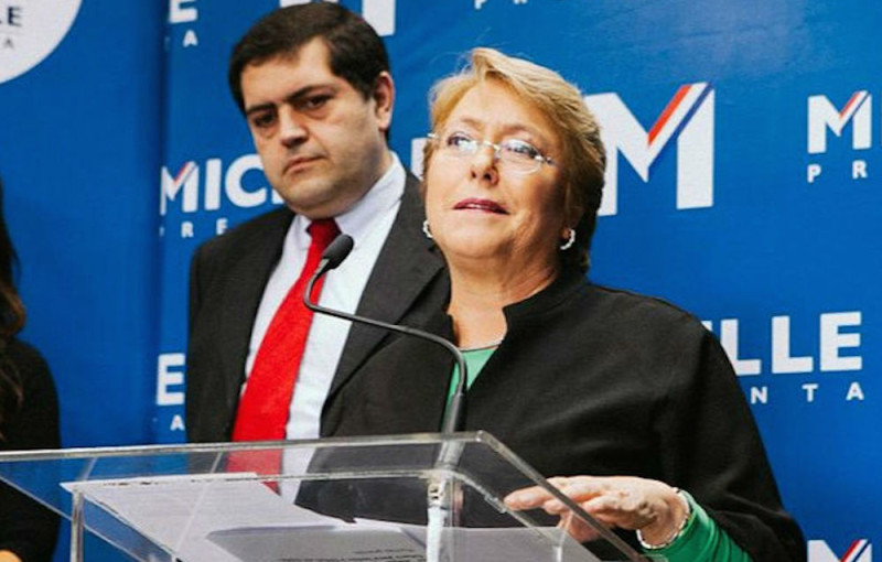 Michel Jorratt junto a la Presidenta Michelle Bachelet.