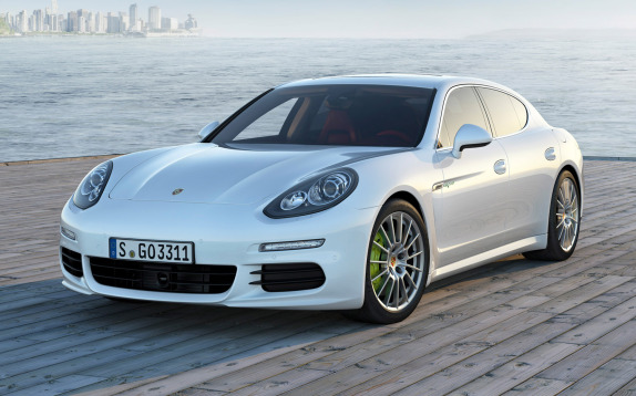 2014-Porsche-Panamera-S-E-Hybrid-front-three-quarter