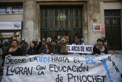 Marcha de Estudiantes de la ARCIS termina en Incidentes