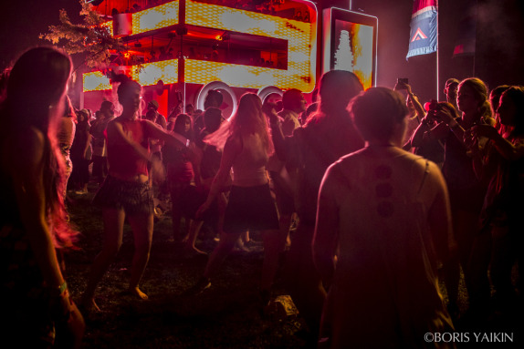 El público bailando  con Skrillex  en Lollapalooza Chile 2015 / Boris Yaikin