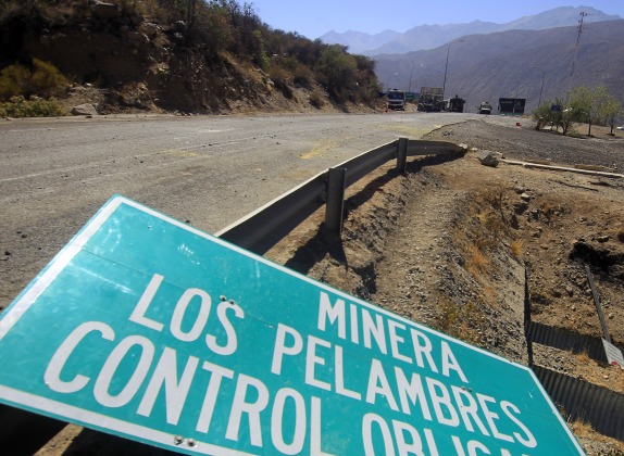 Algunos interrupciones en los caminos a la minera Pelambres son de las pocas consecuencias que tuvo tras el terremoto de ayer.