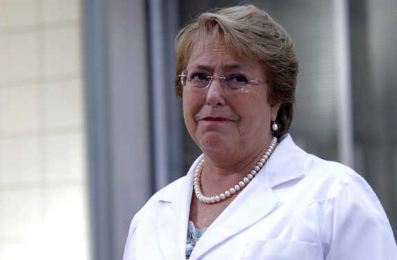 Michelle Bachelet visita recién nacido trasladado desde el Hospital Regional San José del Carmen Copiapó