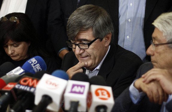 Camilo Escalona admite su derrota por presidencia del PS