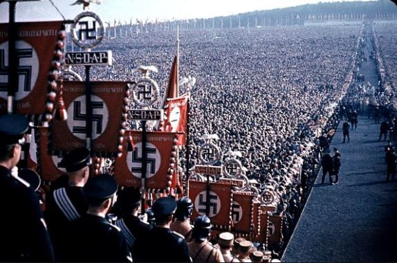 manifestacion nazi alemania