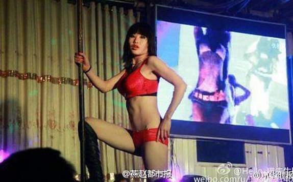 stripper en funeral chino 02
