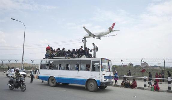 terremoto nepal buses