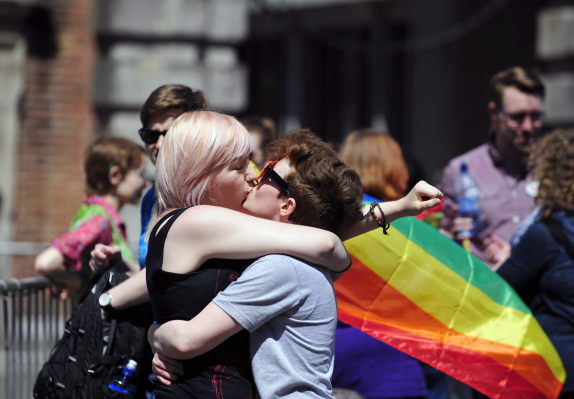 Early results suggest gay marriage supporters win Irish referendum