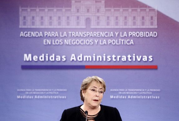 Presidenta de la República entrega informe de cumplimiento de las medidas administrativas de la agenda para la transparencia y probidad impulsadas por el Gobierno