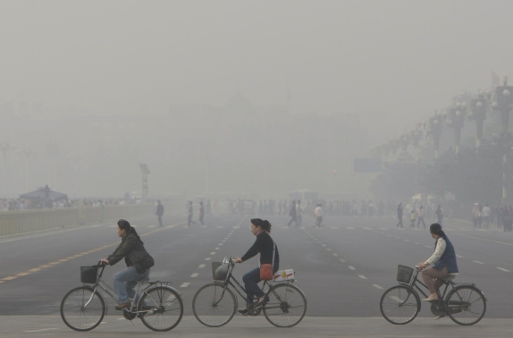 beijing-air-pollution-bike-riders-1.12.13-by-@miniharm
