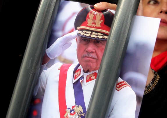 Salida de simpatizantes del homenaje de Augusto Pinochet