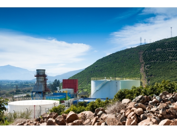 La central termoeléctrica Los Vientos se ubica en Llay Llay, a 85 kilómetros al norte de Santiago. 