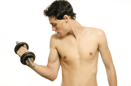 Skinny man training his bicep muscle