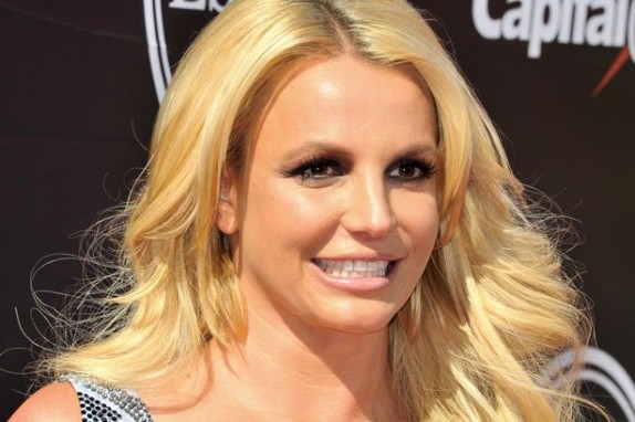 Singer-Britney-Spears-arrives-at-the-2015-ESPYS-574x382.jpg (574×382)