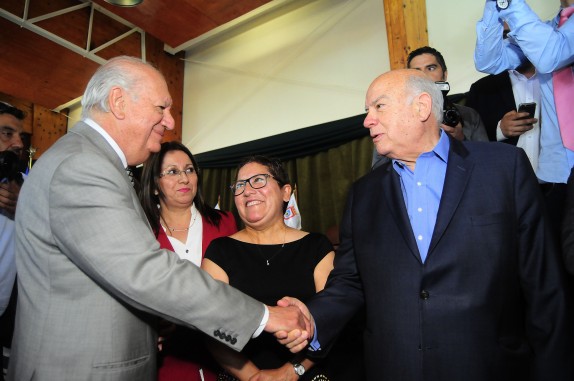 6 de Diciembre del 2016/SANTIAGO Los candidatos a Presidentes Jose Miguel Insulza y Ricardo Lagos, participan de la ceremonia de nuevas autoridades del Municipio de Pudahuel. FOTO: SEBASTIAN BELTRAN GAETE/AGENCIAUNO