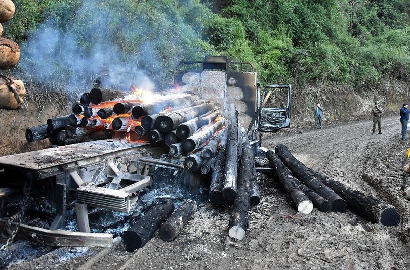 Carabineros se enfrenta a desconocidos tras ataque incendiario en Lautaro