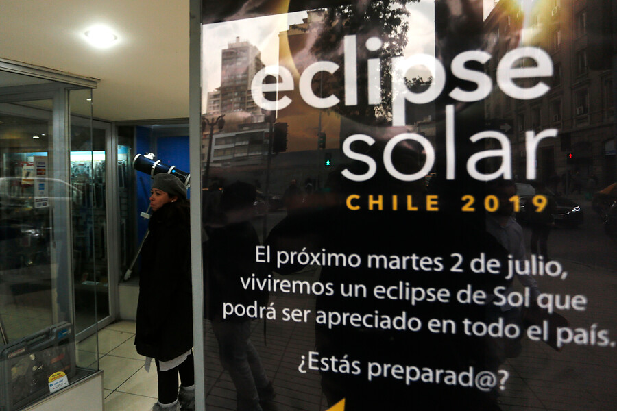 lentes para el eclipse solar en Santiago