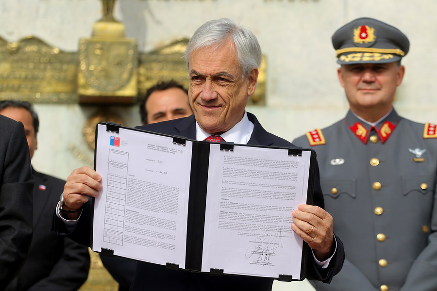 Piñera firma decreto que da atribuciones a las FF.AA. para combatir narcotráfico en fronteras