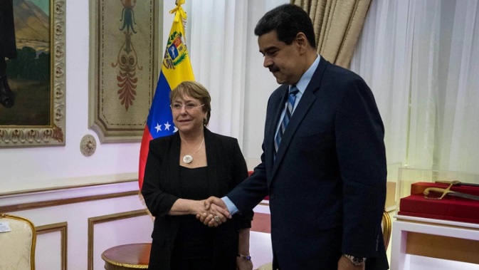 Furioso Nicolás Maduro responde a Michelle Bachelet