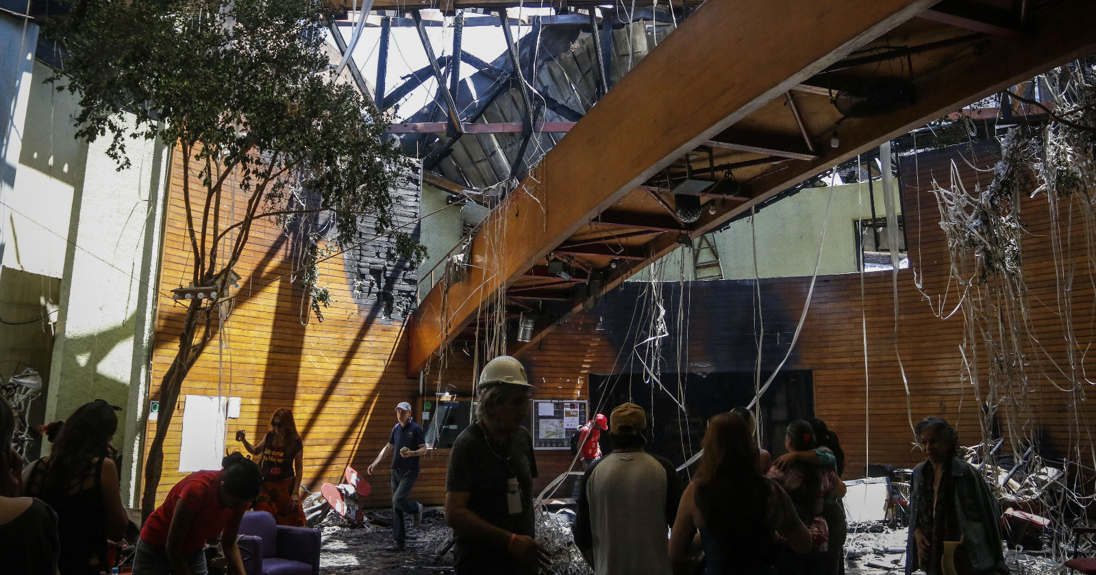 Bomberos descartó que bomba lacrimógena provocara incendio en el Centro Arte Alameda