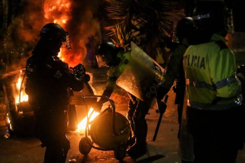 Protestas contra el abuso policial desatan grave crisis social en Colombia