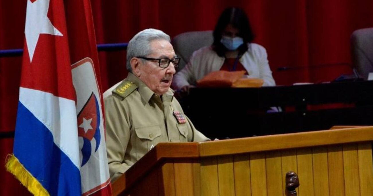 Raúl Castro renuncia al liderazgo del Partido Comunista de Cuba