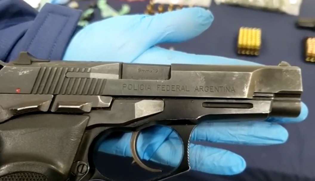 pistola policía federal argentina