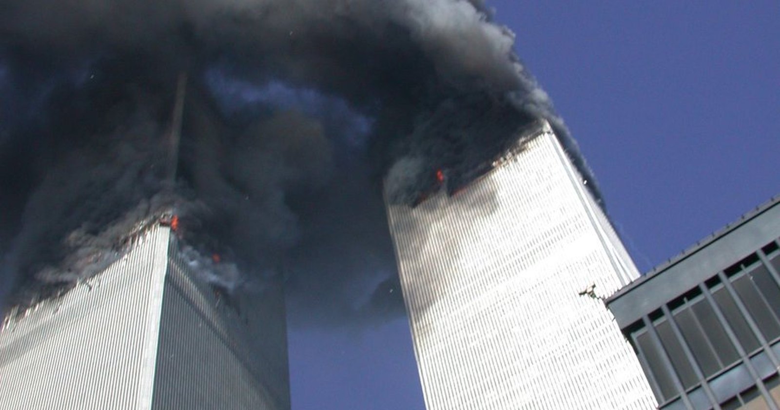 Теракты 11 сентября 2001 года организация. Башни-Близнецы 11 сентября 2001. 11 Сентября 2001 падение башен. Трагедия башни Близнецы. Башни Близнецы после трагедии.