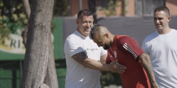 Arturo Vidal conversa con Jorge Almirón por su vuelta a Colo Colo