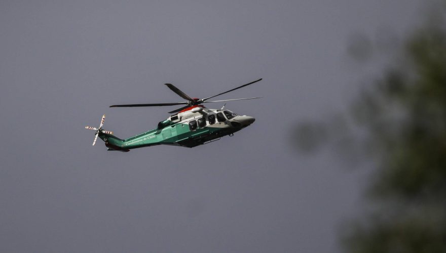 Carabineros sumó un helicóptero institucional a la búsqueda de los jóvenes. AGENCIA UNO/ARCHIVO.