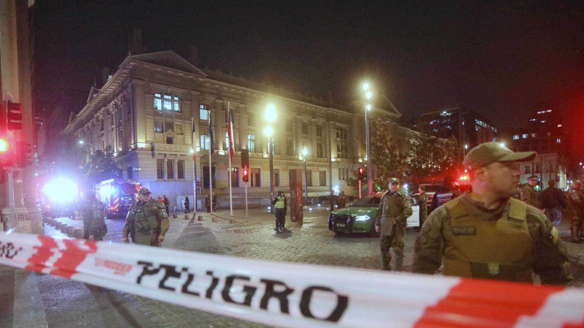 VIDEO – Incendio afecta al Palacio de Justicia en centro de Santiago